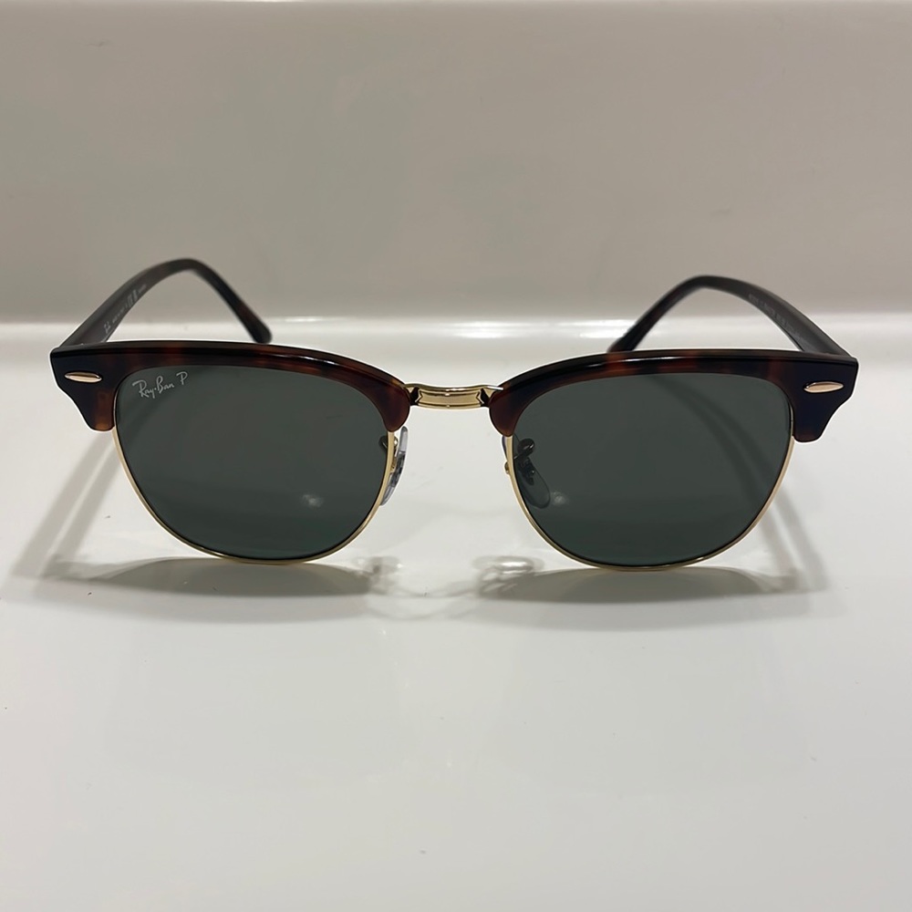 Ray Ban Polarized Clubmasters in color red havana